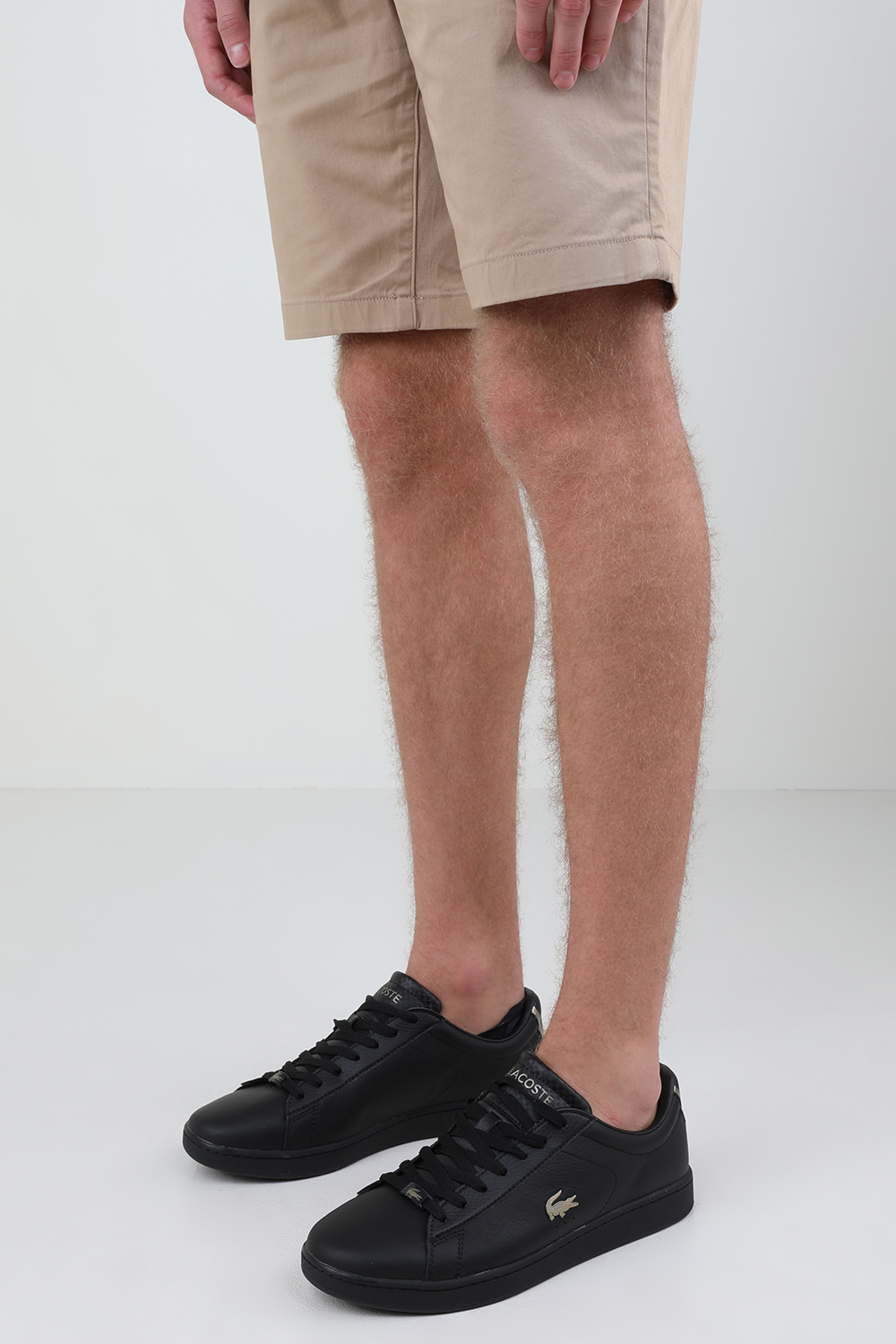 תמונת כל הלוק של נעלי סניקרס קרנבי